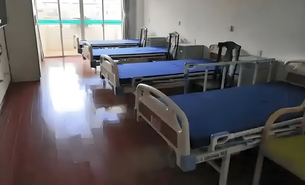 谁叹宫花寂寞红