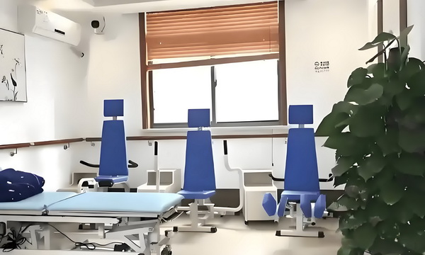 极品CEO这里疼